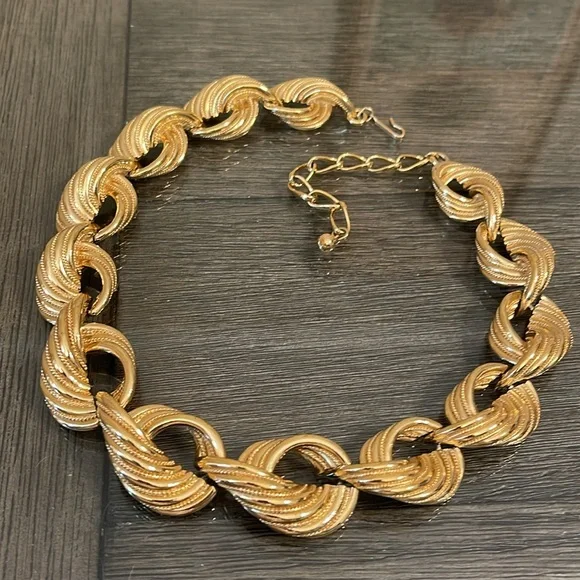 Vintage TRAFARI Large Twisted Chain Link Necklace, Runway, Gold-tone